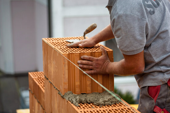 Maurerarbeit | © stock.adobe.com / Gina Sanders Maurerarbeit | © stock.adobe.com / Gina Sanders